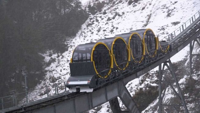 go to Rekord in der Schweiz: Steilste Seilbahn der Welt